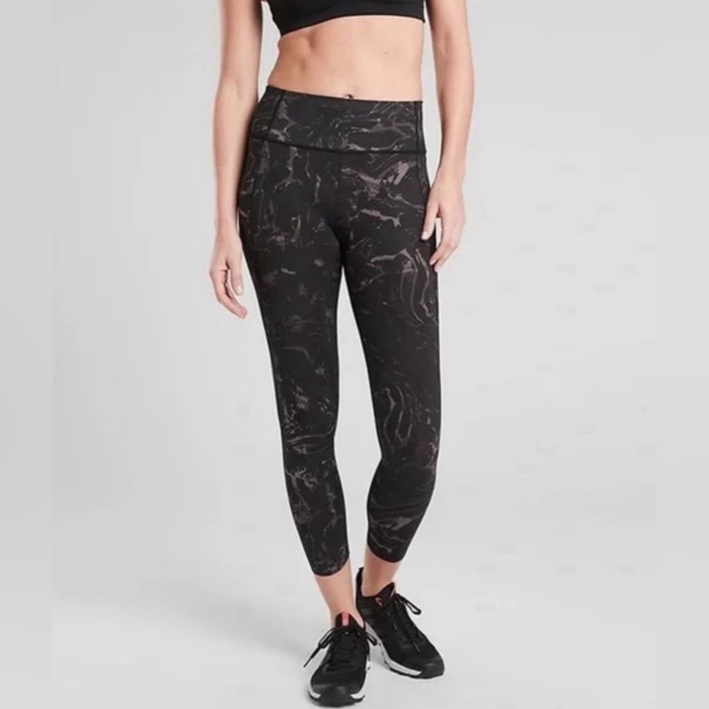 Athleta Velocity Stash Pocket 7/8 Black Marble Leggings
